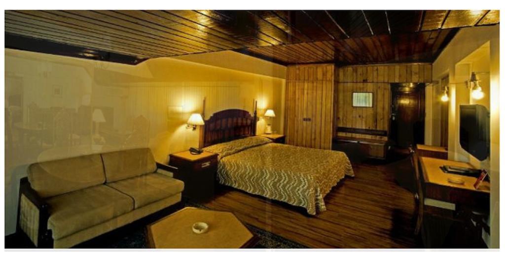 Hotel Broadway Srinagar  Ruang foto