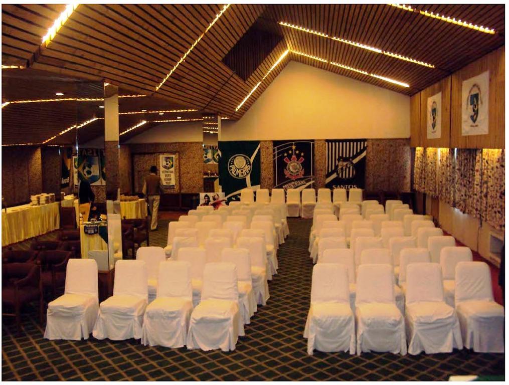 Hotel Broadway Srinagar  Bagian luar foto