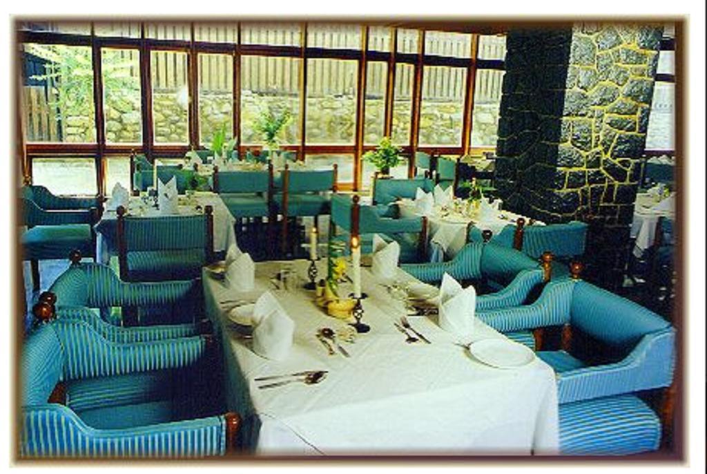 Hotel Broadway Srinagar  Bagian luar foto