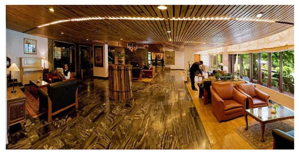 Hotel Broadway Srinagar  Bagian luar foto