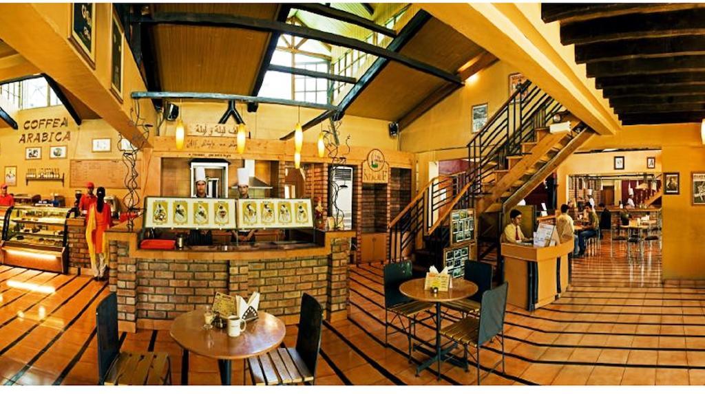 Hotel Broadway Srinagar  Bagian luar foto