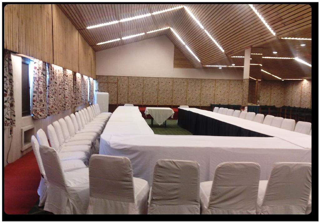 Hotel Broadway Srinagar  Bagian luar foto