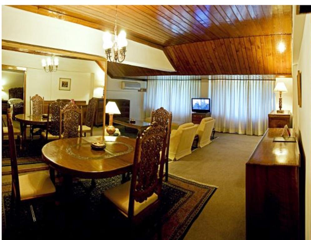 Hotel Broadway Srinagar  Bagian luar foto